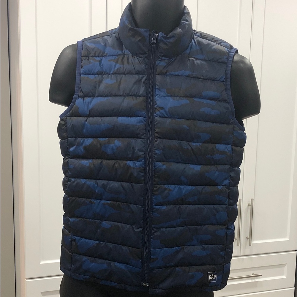 GAP Kids Upcycled Lightweight Puffer Vest – Blue/Black Camo – Size Large